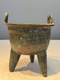 A Chinese archaic bronze ritual tripod food vessel, 'Li 鬲', early Shang