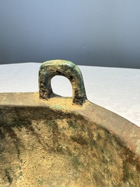 A Chinese archaic bronze ritual tripod food vessel, 'Li 鬲', early Shang