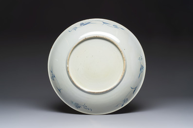 A large Chinese blue and white dish with floral design, Kangxi