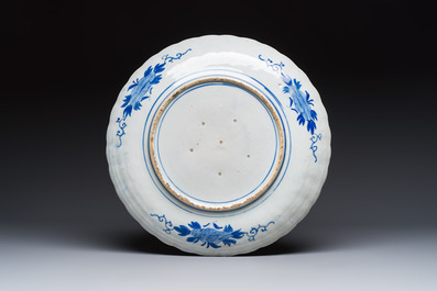A large Japanese blue and white 'Dragon' dish, Meiji, 19th C.