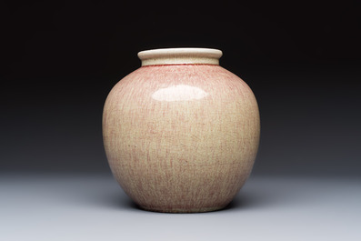 A Chinese peachbloom-glazed globular vase, 19th C.
