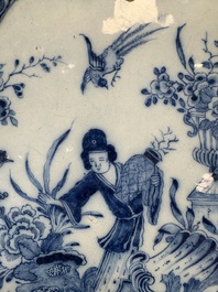 A blue and white Dutch Delft 'Chinoiserie' plaque with an elegant lady, 18th C.