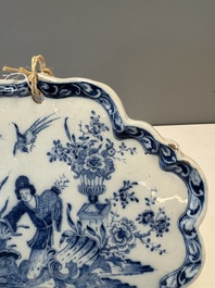 A blue and white Dutch Delft 'Chinoiserie' plaque with an elegant lady, 18th C.