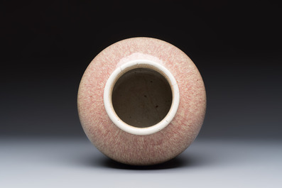 A Chinese peachbloom-glazed globular vase, 19th C.