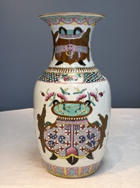 A Chinese famille rose 'Antiquities' vase and a covered jar, 19th C.