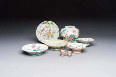 Eight Chinese famille rose wares, 19/20th C.