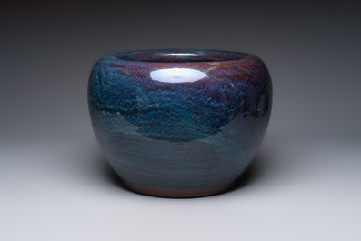 A large Japanese flamb&eacute;-glazed globular jardini&egrave;re, 19/20th C.