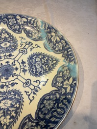 A large Chinese blue and white dish with floral design, Kangxi