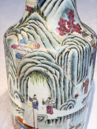 A pair of fine Chinese famille rose 'Ode to the Red Cliff' vases, Hongwu mark, Daoguang
