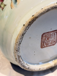 A pair of fine Chinese famille rose 'Ode to the Red Cliff' vases, Hongwu mark, Daoguang
