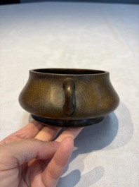 A Chinese double-handled bronze incense burner, Xuande mark, 17/18th C.
