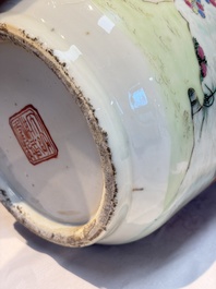 A pair of fine Chinese famille rose 'Ode to the Red Cliff' vases, Hongwu mark, Daoguang