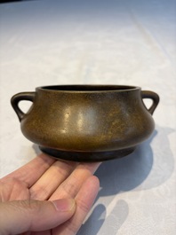 A Chinese double-handled bronze incense burner, Xuande mark, 17/18th C.