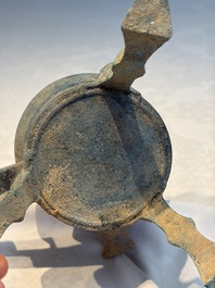 A Chinese archaic bronze food warming vessel, 'Jiao Dou 鐎斗', Han