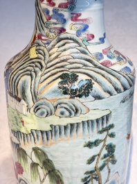 A pair of fine Chinese famille rose 'Ode to the Red Cliff' vases, Hongwu mark, Daoguang