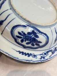 A pair of Chinese blue and white 'Klapmuts' bowls with deer design, Wanli