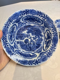 A pair of Chinese blue and white 'Klapmuts' bowls with deer design, Wanli
