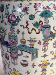 A pair of Chinese famille rose 'Antiquities' vases, 19th C.