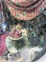 A large Chinese famille rose 'Guanyin' group, Ye Yundeng Zao 葉運燈造, 20th C.