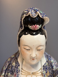 A large Chinese famille rose 'Guanyin' group, Ye Yundeng Zao 葉運燈造, 20th C.