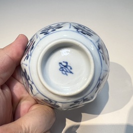 10 Chinese blue and white cups and 16 saucers, Kangxi and later