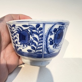 10 Chinese blue and white cups and 16 saucers, Kangxi and later