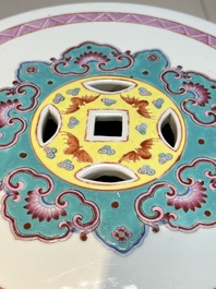 A Chinese famille rose 'Elegant Beauties' garden seat, 20th C.