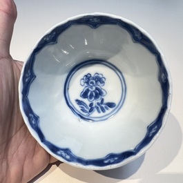 10 Chinese blue and white cups and 16 saucers, Kangxi and later