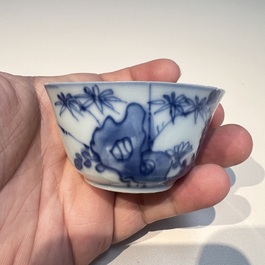 10 Chinese blue and white cups and 16 saucers, Kangxi and later