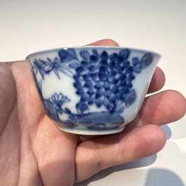 10 Chinese blue and white cups and 16 saucers, Kangxi and later