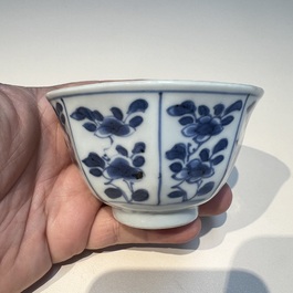 10 Chinese blue and white cups and 16 saucers, Kangxi and later