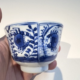 10 Chinese blue and white cups and 16 saucers, Kangxi and later