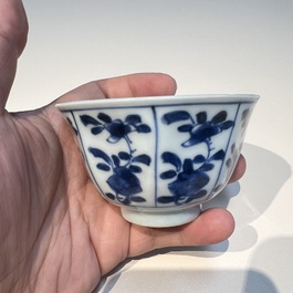10 Chinese blue and white cups and 16 saucers, Kangxi and later