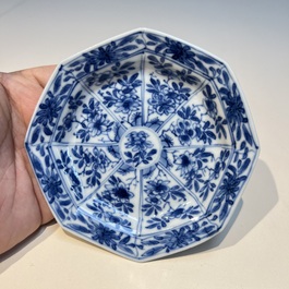 10 Chinese blue and white cups and 16 saucers, Kangxi and later