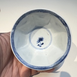 10 Chinese blue and white cups and 16 saucers, Kangxi and later
