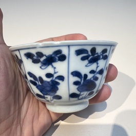 10 Chinese blue and white cups and 16 saucers, Kangxi and later