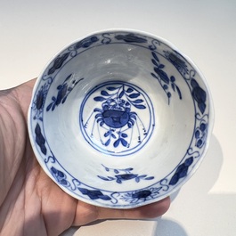 10 Chinese blue and white cups and 16 saucers, Kangxi and later