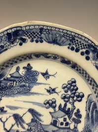 11 Chinese Imari-style and blue and white wares, Yongzheng/Qianlong