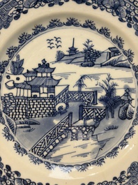 11 Chinese Imari-style and blue and white wares, Yongzheng/Qianlong