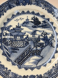 11 Chinese Imari-style and blue and white wares, Yongzheng/Qianlong