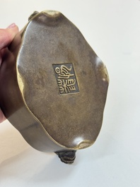 Two Chinese bronze censers, one with a wooden cover,  Ti An 惕庵 mark, 19th C.