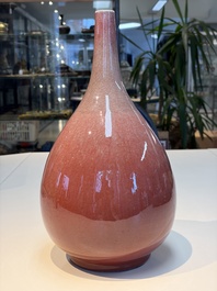 A Chinese copper-red-glazed bottle vase, 18/19th C.