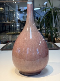 A Chinese copper-red-glazed bottle vase, 18/19th C.
