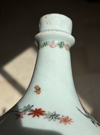 A very fine Dutch-decorated Japanese Arita bottle, Edo, 17th C.