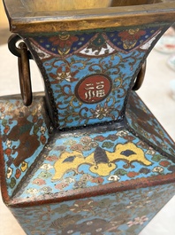 A Chinese cloisonn&eacute; square 'Buddhist Lions and Antiquities' vase, Fu 福 mark, 19th C.
