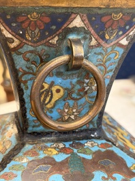 A Chinese cloisonn&eacute; square 'Buddhist Lions and Antiquities' vase, Fu 福 mark, 19th C.