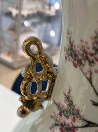 Three Chinese famille rose vases, signed Hu Yuanxin 胡源鑫, Luo Yisheng 羅義盛 and Wang Shengtai 汪生泰, 20th C.