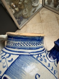 A blue and white Antwerp maiolica wet drug jar inscribed 'S ACETOSITATIS', 16th C.