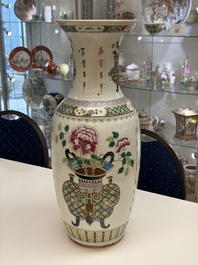 A Chinese famille rose 'Antiquities' vase, signed Zha Bing He Shi 查炳和氏, 19th C.
