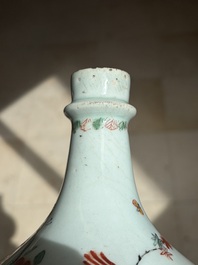 A very fine Dutch-decorated Japanese Arita bottle, Edo, 17th C.